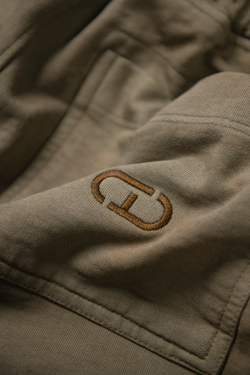 army-shorts-detail-logo