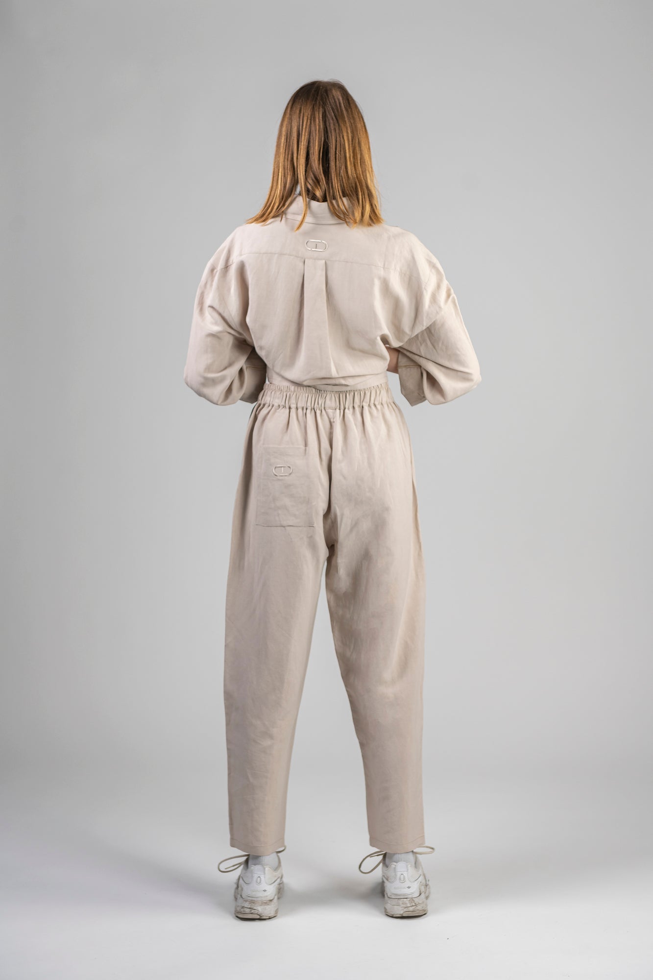 beige-linen-pants-female-back