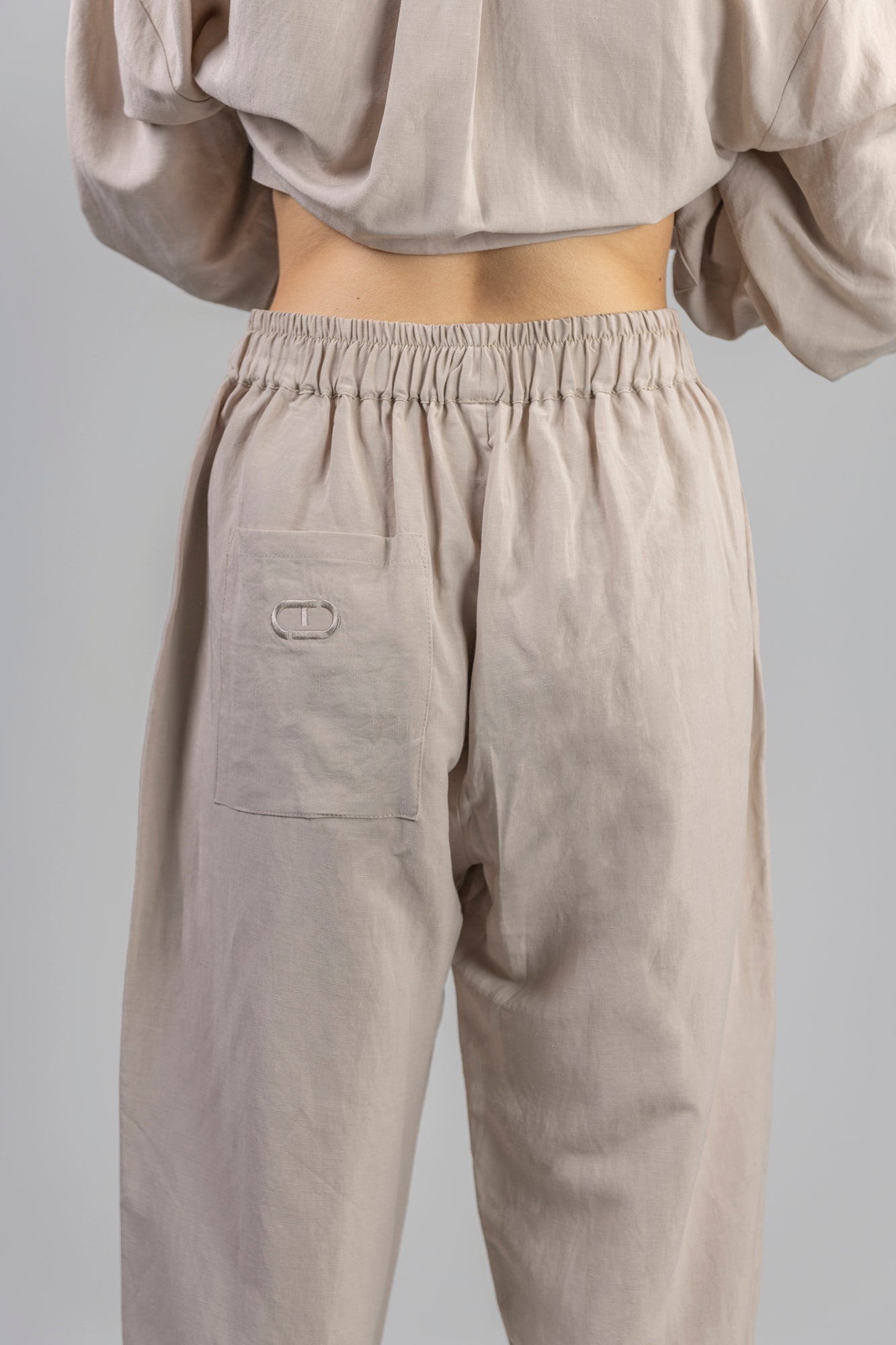 beige-linen-pants-female-detail-back