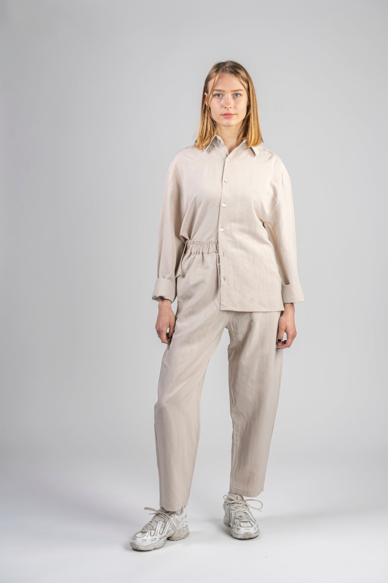 beige-linen-pants-female-front