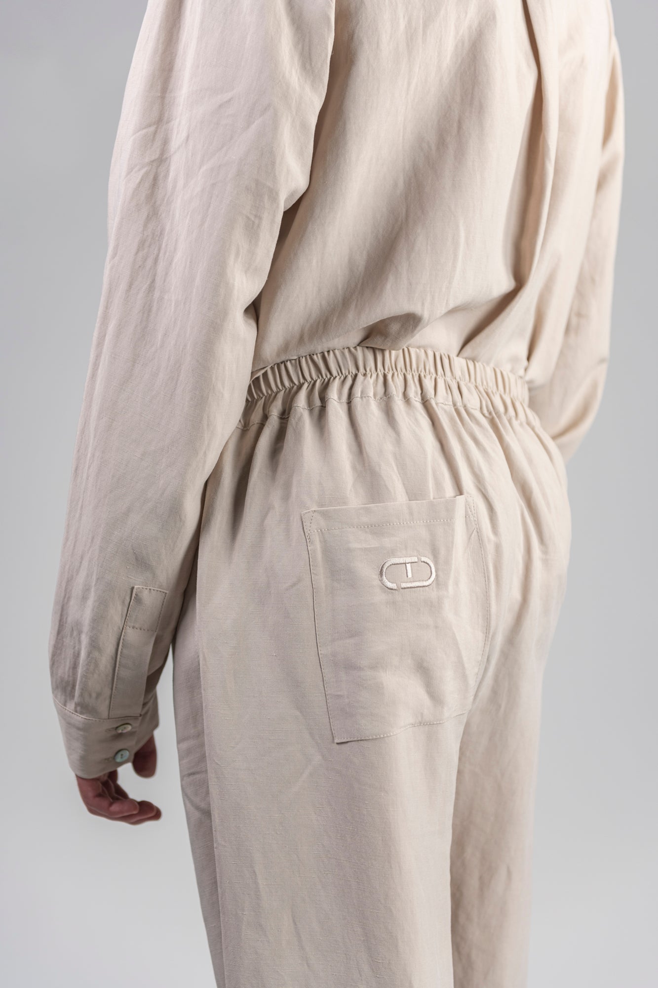 beige-linen-pants-male-detail-back