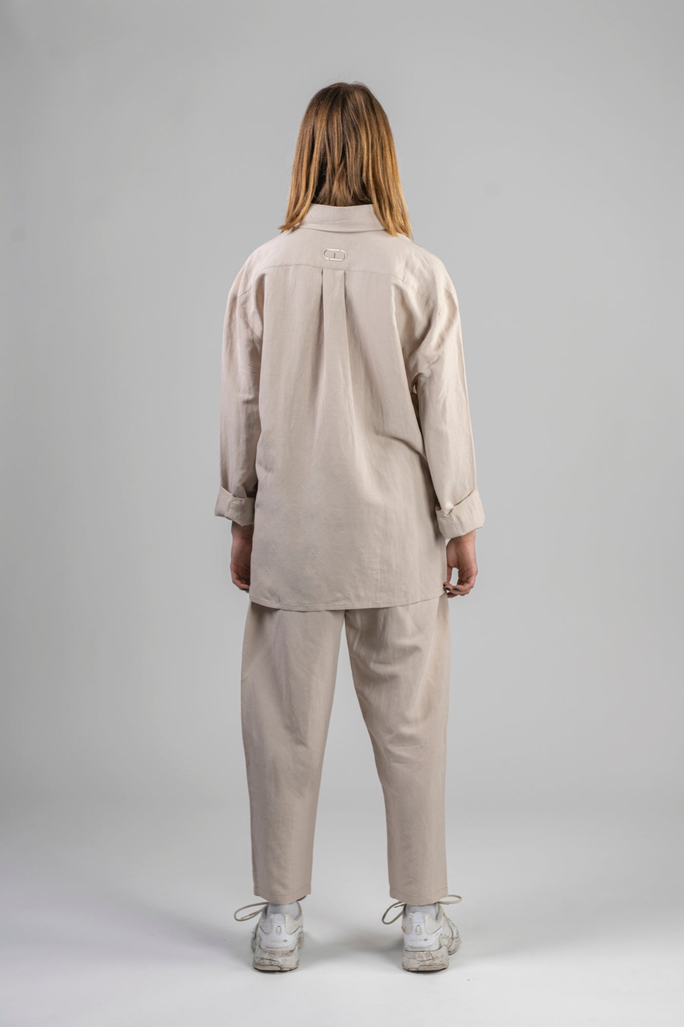 beige-linen-set-female-slleves-up-back