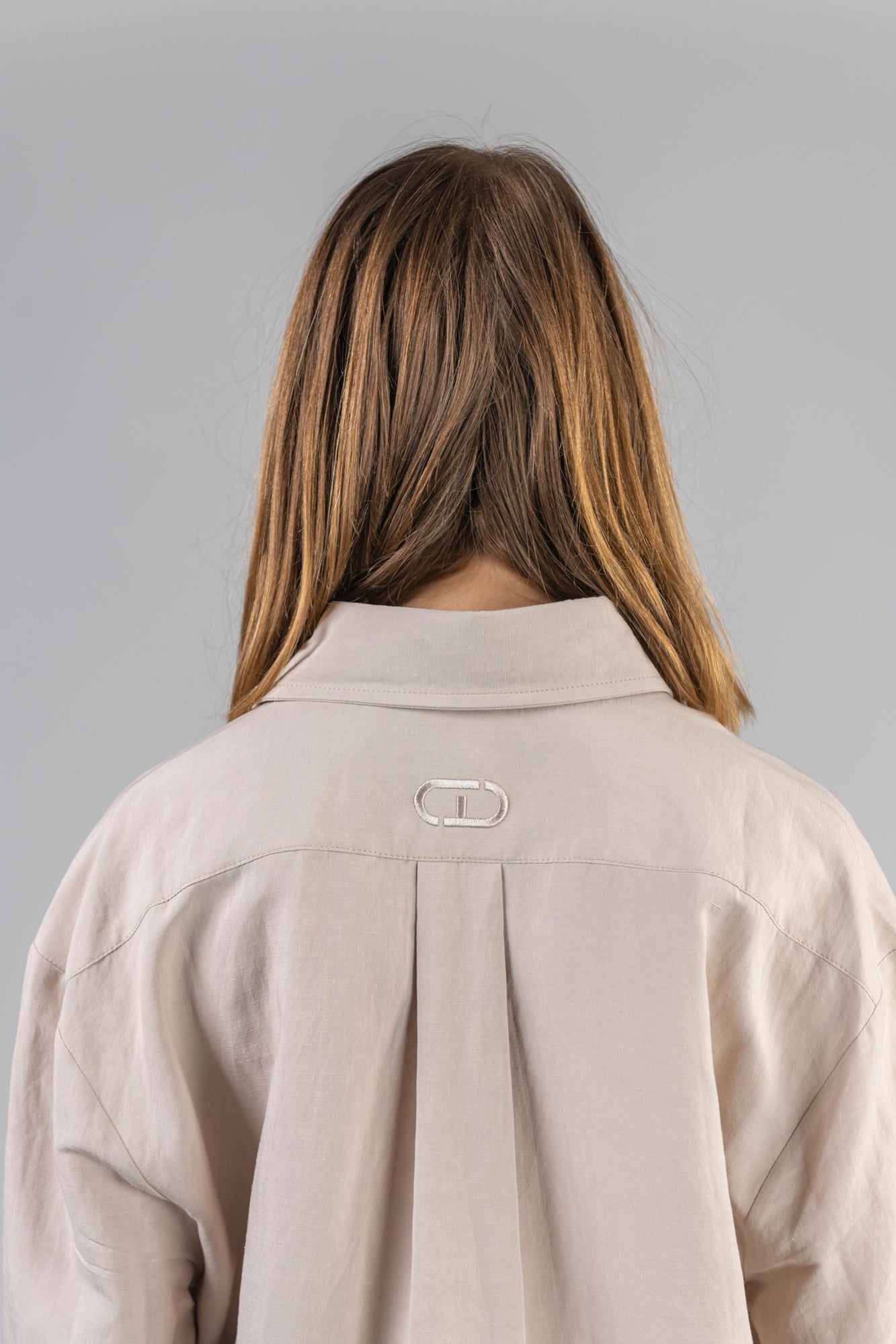 beige-linen-shirt-female-detail-back