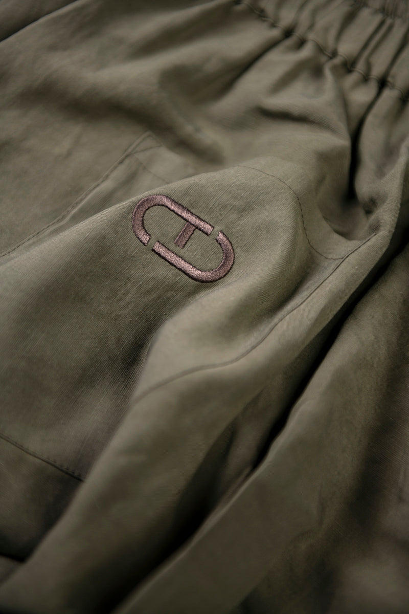 green-linen-pant-logo-detail