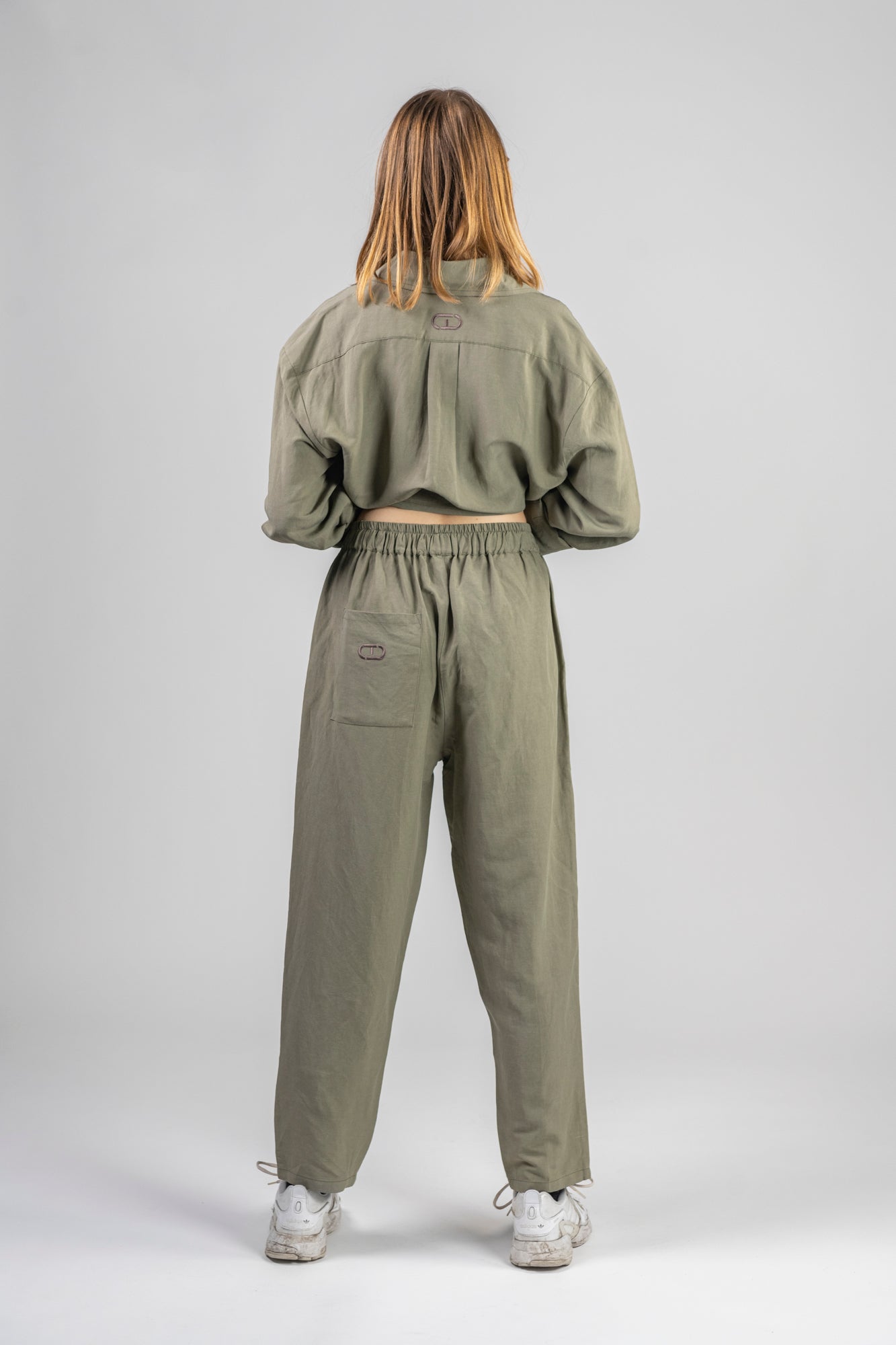 green-linen-pants-female-back-2