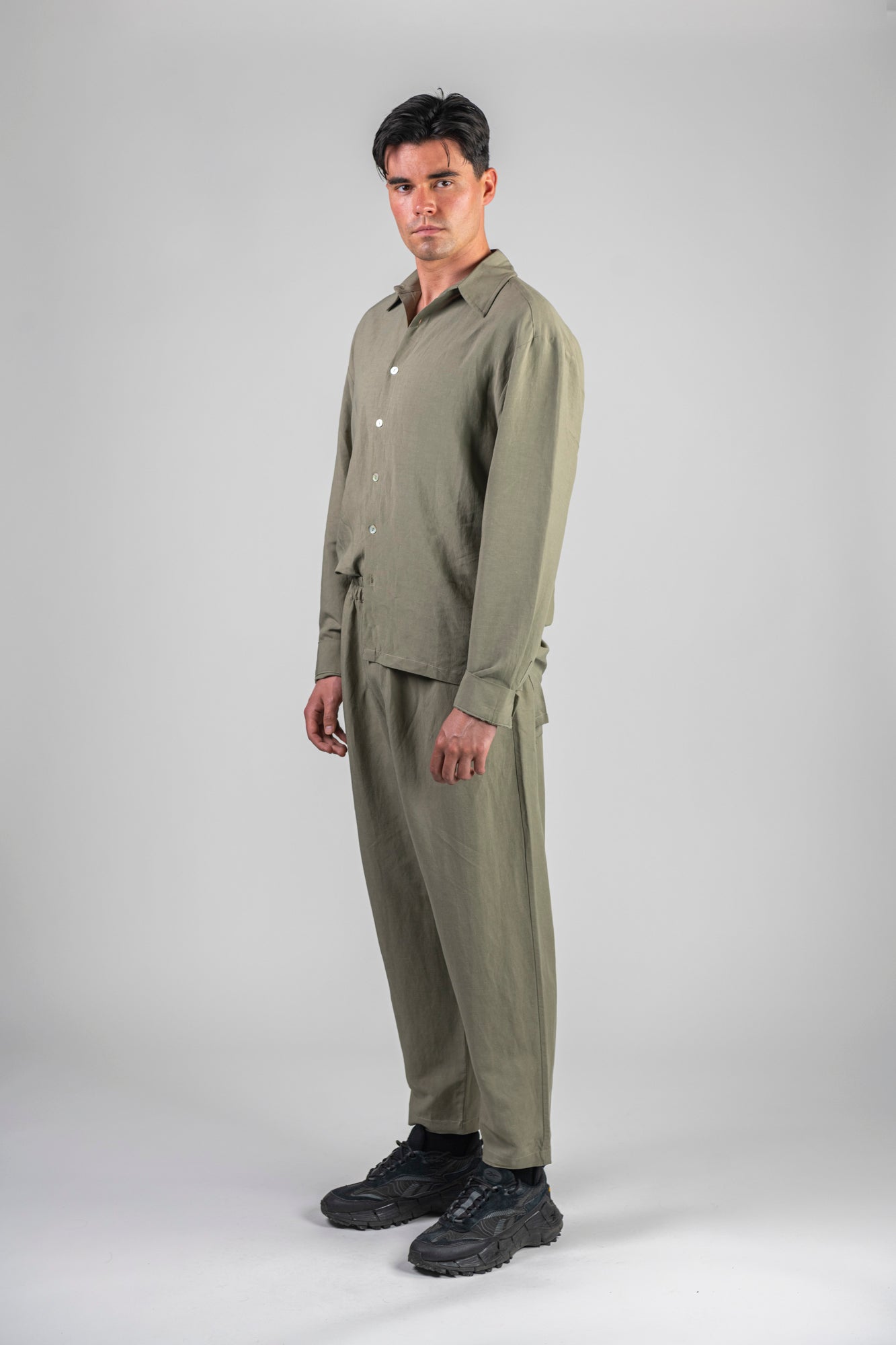 green-linen-pants-male-left