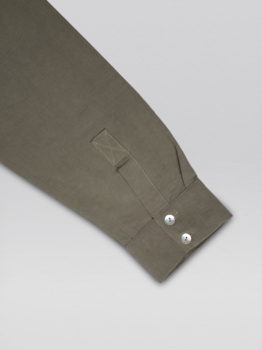 green-linen-shirt-sleeve-detail