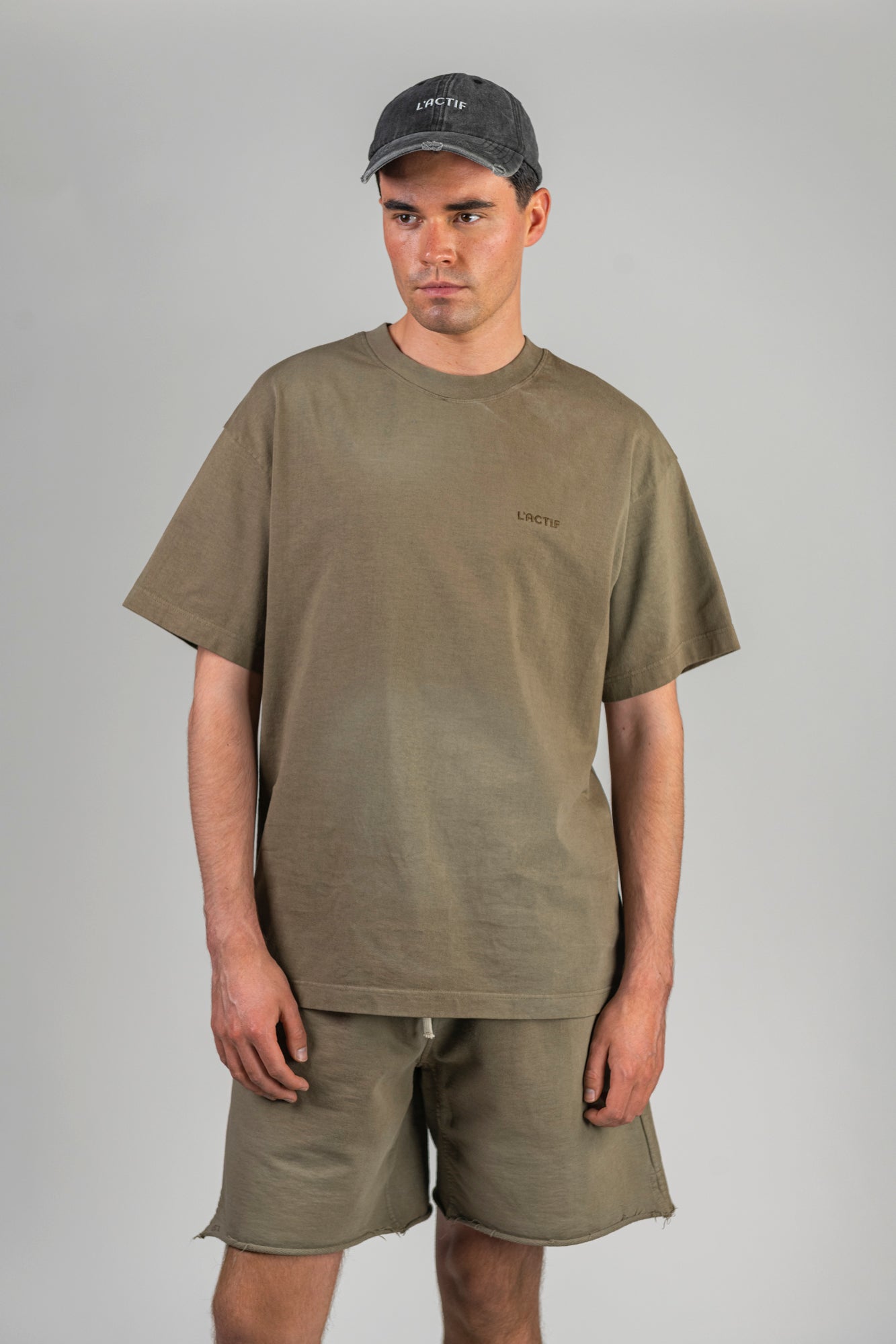 green-tshirt-male-detail-front-2