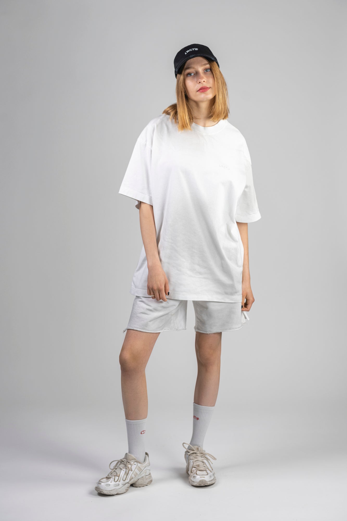 lactif-white-tshirt-cap-female-front