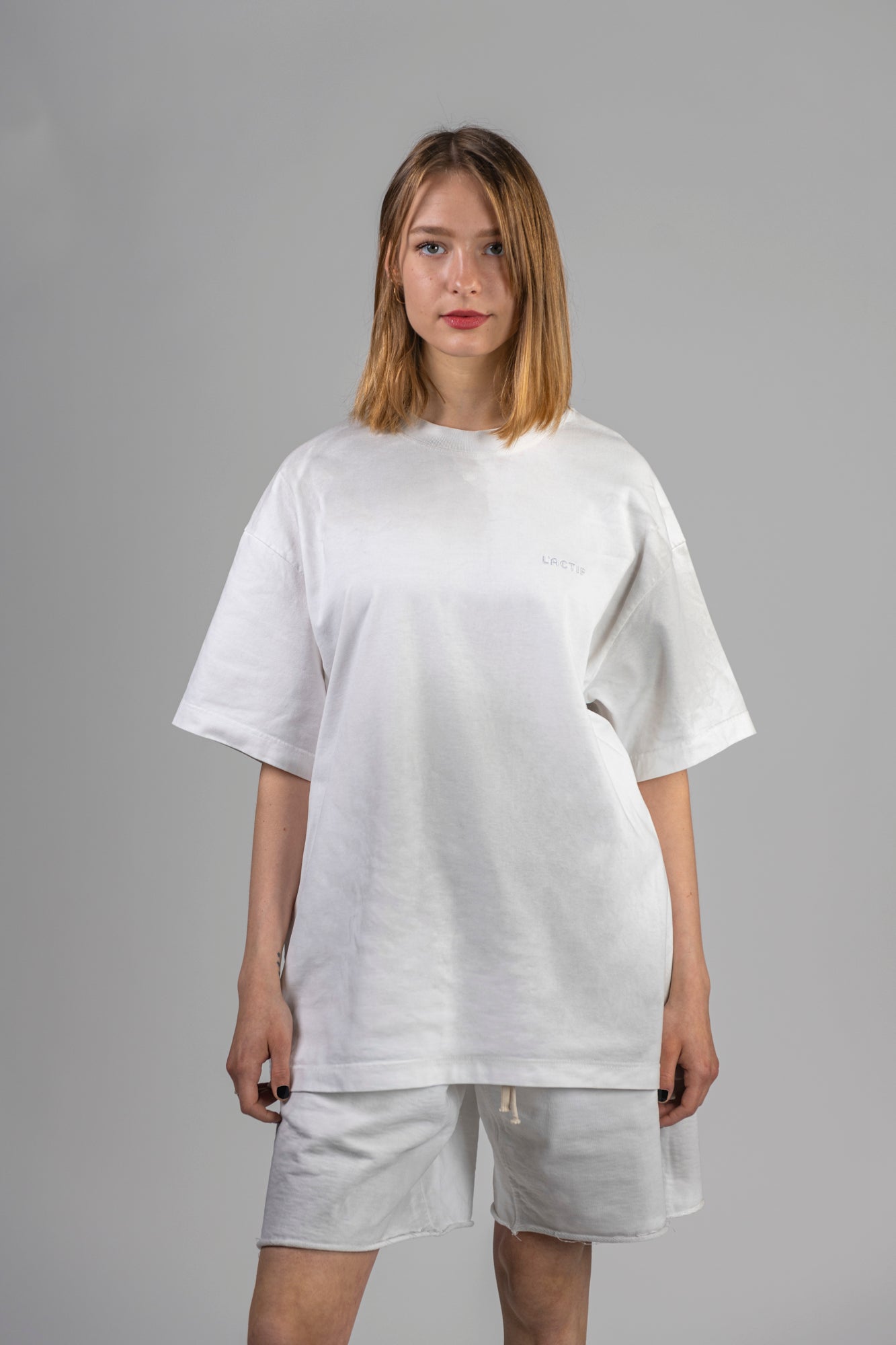 lactif-white-tshirt-female-front-detail